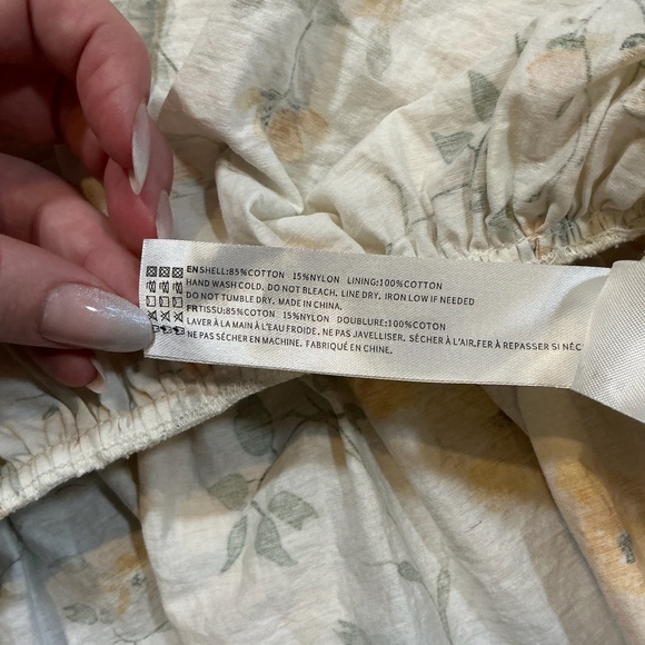 Essentielle by En Saison Yellow Floral Peplum Top Women’s Small - Picture 6 of 6